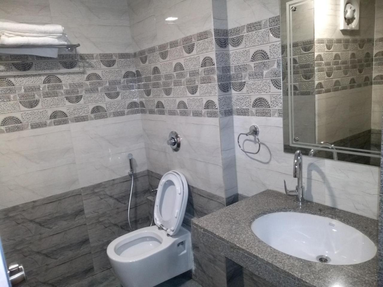Hotel Ambika International Byndoor Bainduru Exterior foto